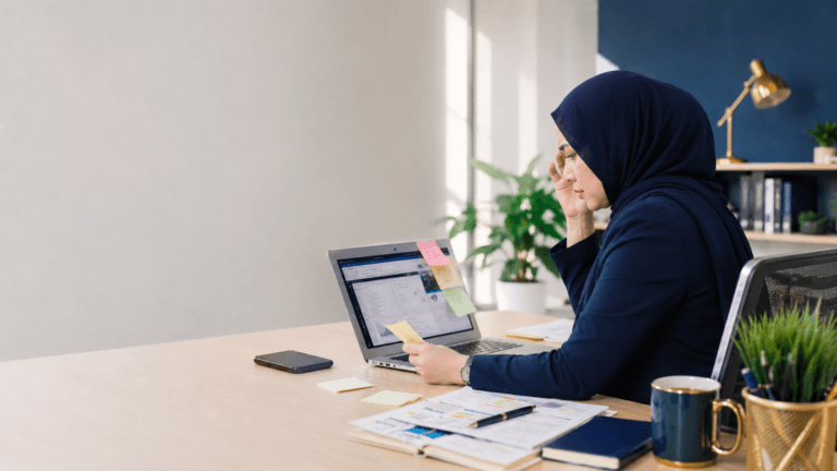 Multitasking Buat Kerja Lagi Lambat? Ini Cara Fokus Satu Kerja & Siap Cepat 13 multitasking buat kerja lambat cara fokus ebook BukuLab Malaysia